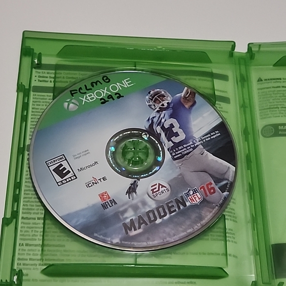 Madden NFL 16 for Xbox One - Green Case - Picture 2 of 3